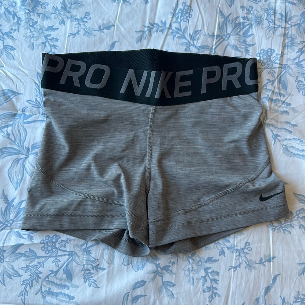 Size Medium Grey Nike Pros GREAT CONDITION